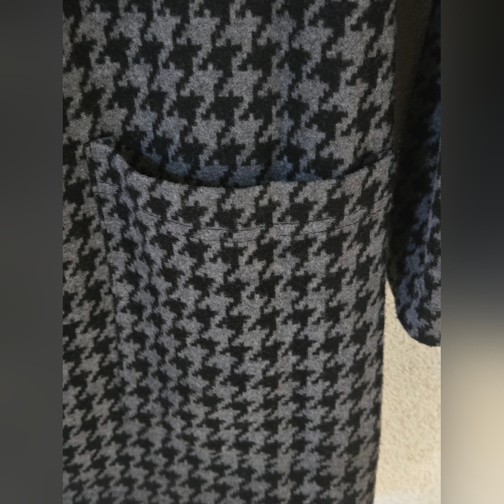 Classic Black and Gray Women's Blazer - Picture 4 of 7